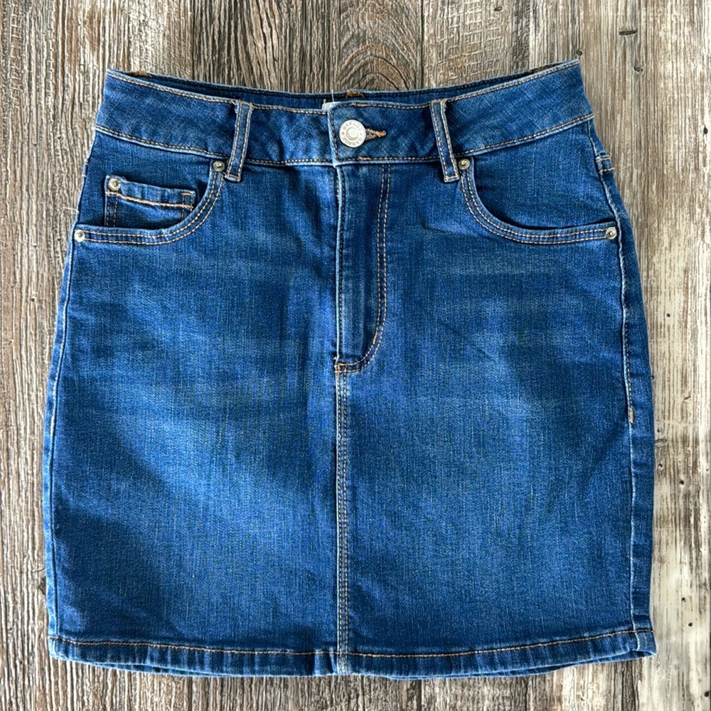 GARAGE WOMEN BEAUTIFUL JEAN SKIRT, SIZE XSMALL
